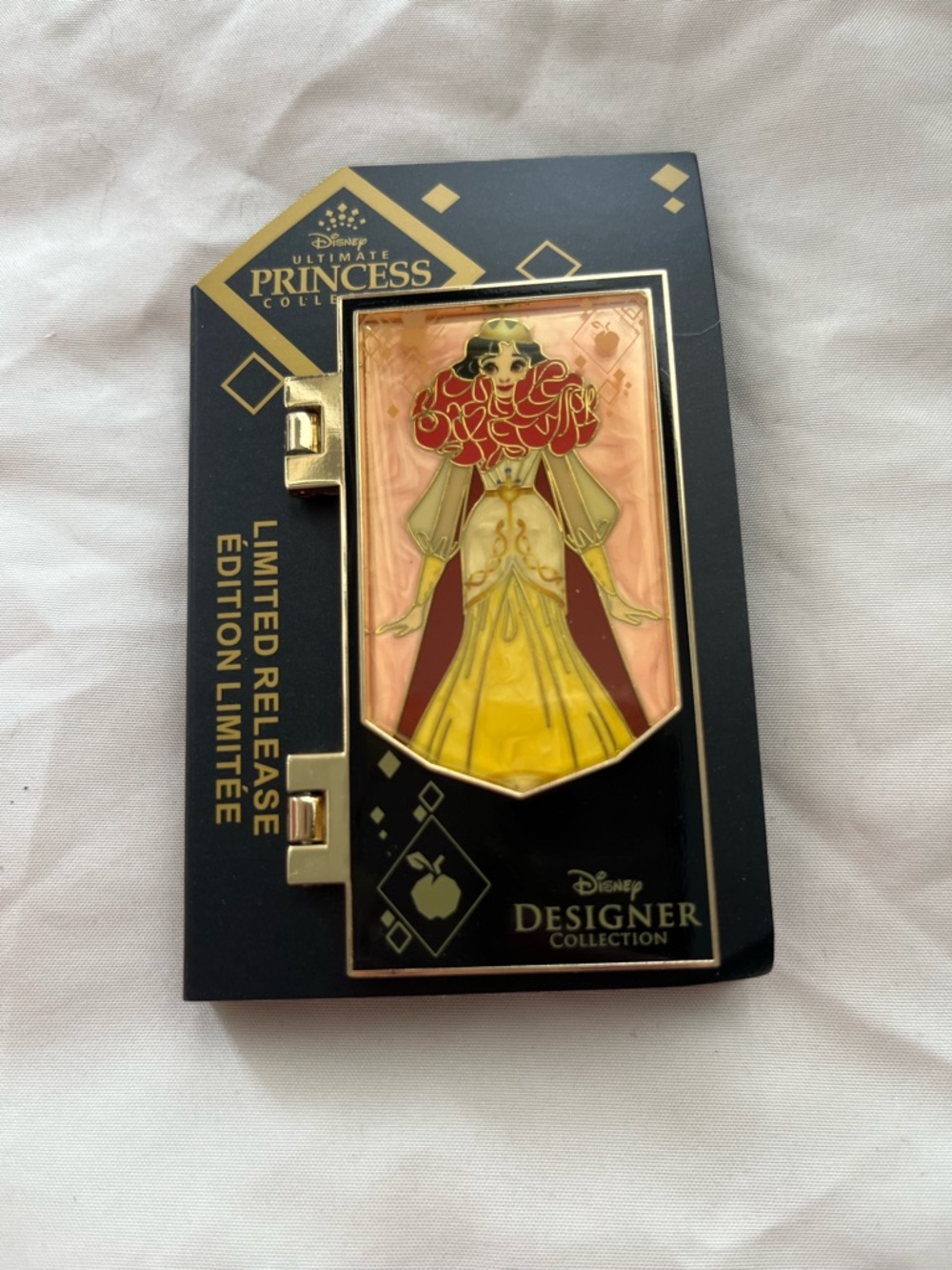 Disney Ultimate Princess Collection Snow White Limited Release Hinged Pin NWT